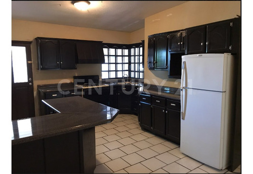 Imagen 3 de 13 de Excelente Residencia De Una Planta En Esquina Fraccionamiento Campanario