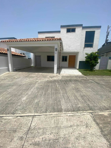 Casa En Arroyo Hondo Cuesta Hermosa Cerca Del Nacional