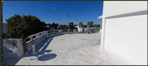 Vende Departamento Dos Ambientes 1° Piso Lomas Del Mirador