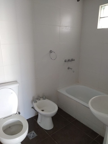 Imagen 8 de 11 de Monoambiente En Venta En Moron Centro