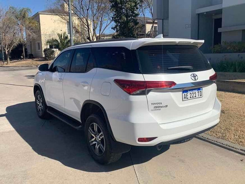 Imagen 2 de 10 de Toyota Sw4 2020 2.8 Sr 177cv 4x4