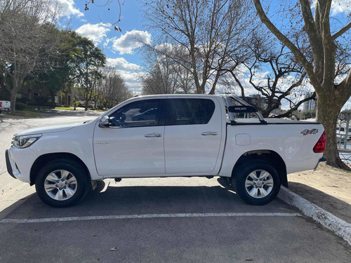 Imagen 5 de 15 de Toyota Hilux 2.8 Cd Srv 177cv 4x4 2017