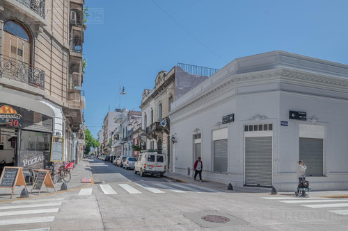 San Telmo. Carlos Calvo 600. Piso Francés. Techos Altos.