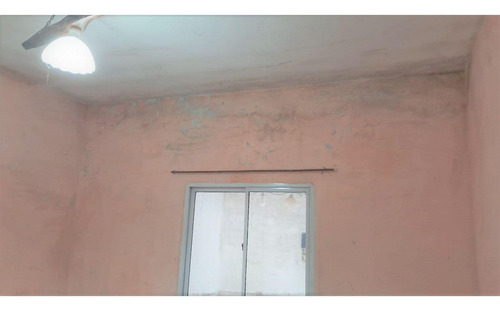 Casa En Venta - 2 Dormitorios 1 Baño - 153mts2 - Morón