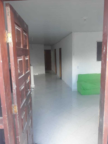 Imagem 3 de 10 de Casa / 3 Quartos /2 Banheiros, 2 Andar- Troca Ou Vende
