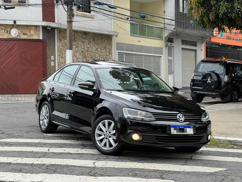 Volkswagen Jetta 2.0 Comfortline Flex 4p Automática