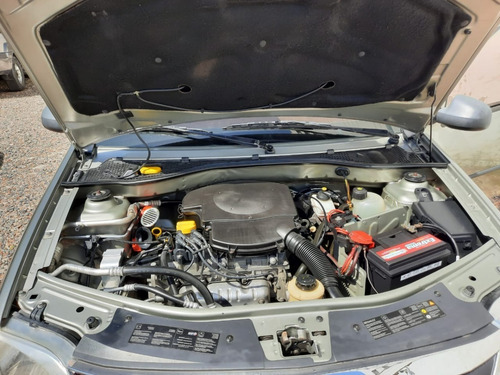 Renault Logan Expression 1.6 2015