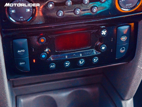 Imagen 13 de 25 de Renault Symbol Privilege 1.6 Extra Full | Permuta / Financia