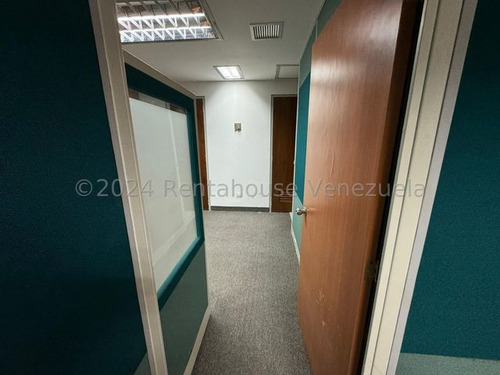 Oficina Amoblada Y Con Excelente Distribución Amoblada En Alquiler Ccct Caracas