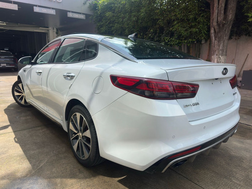 Kia Optima 2.0 L Turbo Gdi Sx At