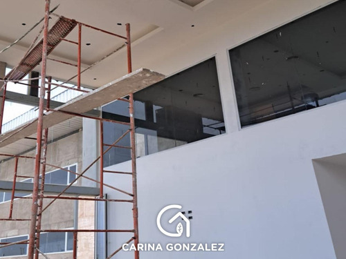Edificio Comercial En Centenario Base Operativa