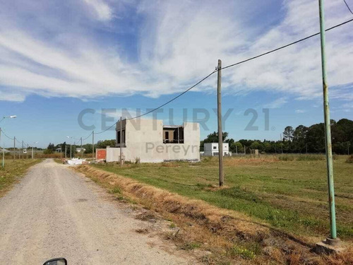 Imagen 1 de 30 de 486 Y 147. Lote De 990 M2 En Venta - Fincas De Gorina.-