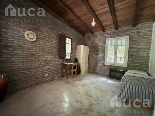 Venta | Pintoresca Casa Rustica De 4 Dorm C/jardin | Barrio Residencial La Bota