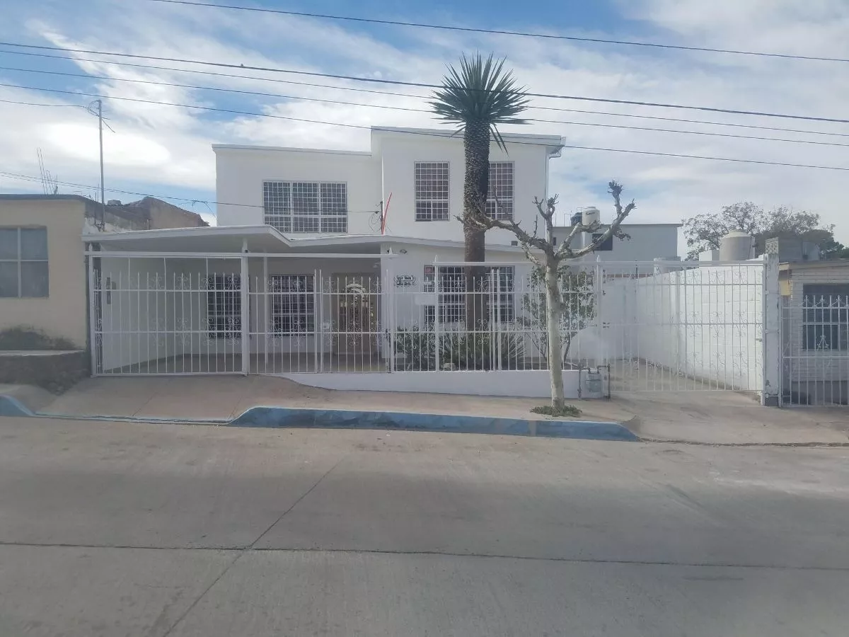 Casa En Venta En Las Granjas, Con 4 Recámaras, Cerca De La A