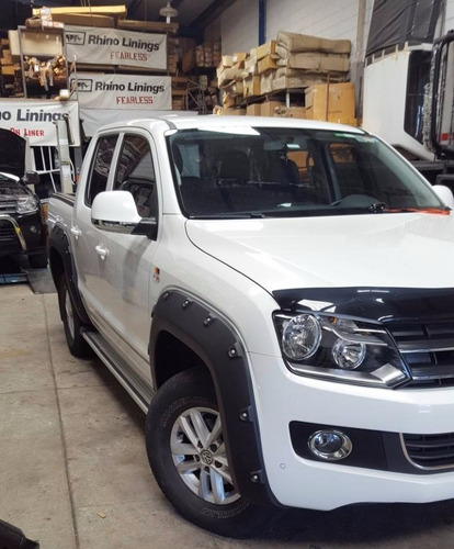 Imagen 1 de 5 de Fenders Negros Volkswagen Amarok Con Agujeros
