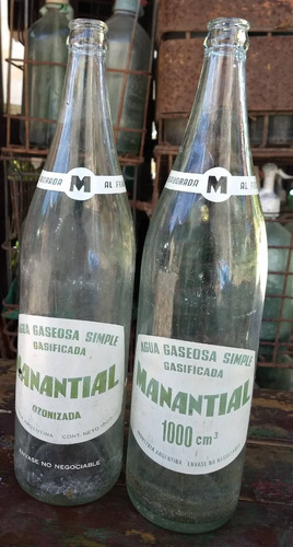 Botella Antigua Manantial Agua Dos Botellas