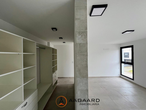 Lomas De Manantiales - Duplex 3 Dormitorios - Escritorio Venta[