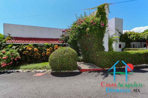 Cad Casa Ticitzin. Terraza Con Alberca, Camastros Y Vista A La Bahía De Acapulco