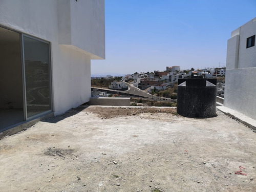 Residencia De Autor En Real De Juriquilla, Terreno 412 M2, Doble Altura, Ctoserv