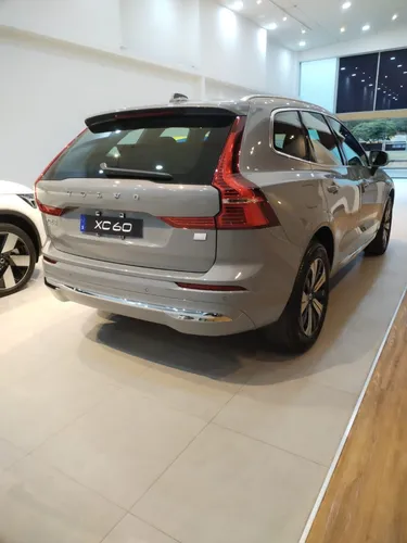 Volvo XC60 PLUS T8