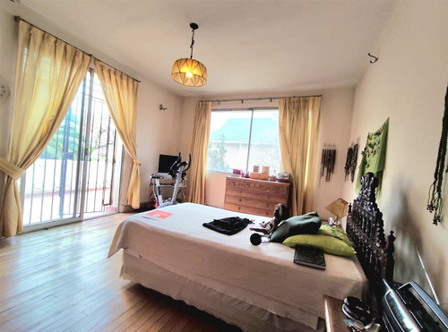 Casa En Venta De 5 Dormitorios En Ñuñoa