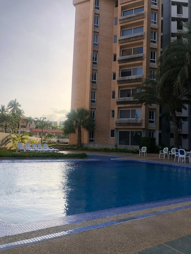 Luminoso Apartamento En Venta, Sector Costa Azul Ic-00539