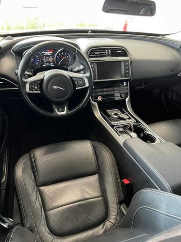 Imagem 10 de 15 de Jaguar Xe P250 R-sport 2016