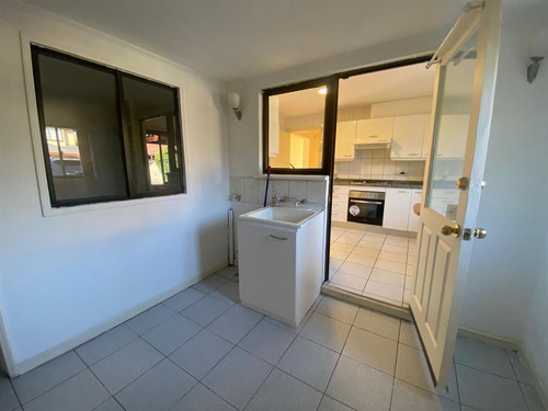 Casa En Venta De 4 Dorm./3 Baños/pieza Y Baño De Servicio
