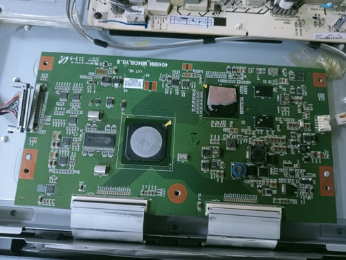 Imagen 4 de 8 de Tv Sony 40 Kdl 40 V5 100 (main Dañada)