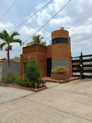 (hl28) Vendo Hermoso Town House 