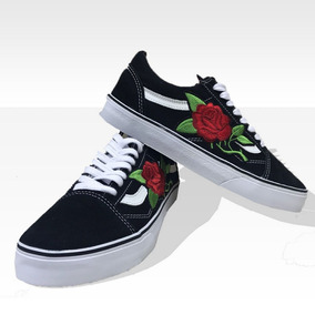 tenis da vans preto com flor