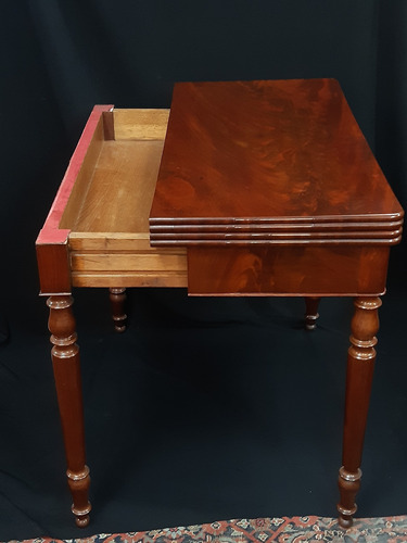 Mesa De Juego Caoba, Cubierta De Felpa (Usado)