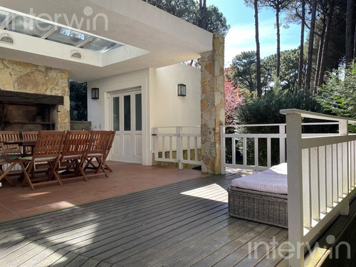 Casa - 5 Ambientes Con Pileta Y Cochera - Costa Atlantica - Carilo - Venta