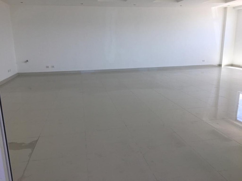 Imagen 10 de 14 de Penthouse De 686 Mts2, 3 Niveles, 3 Parqueos.