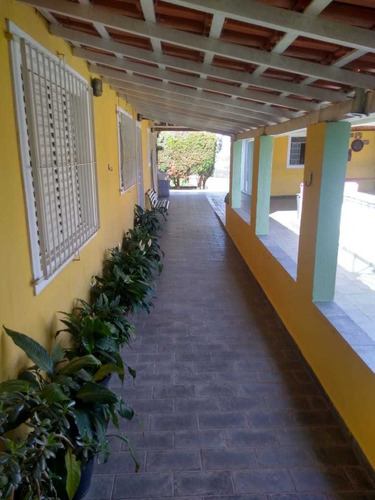 Imagem 10 de 14 de Chácara No Asfalto, Com Área De 2.178 M², 05 Dormitórios !!
