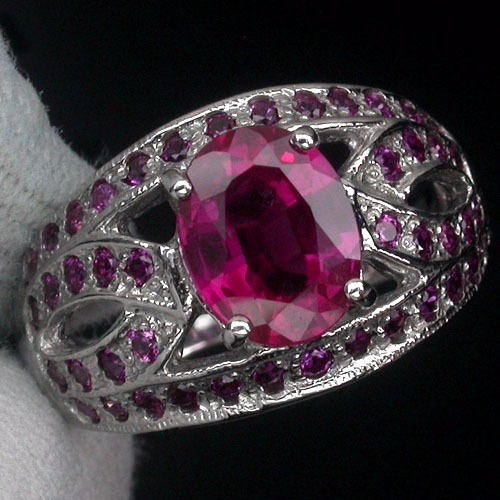 Hermoso Anillo De Plata 925 Con Un Ruby Central De  Y 44 Pcs