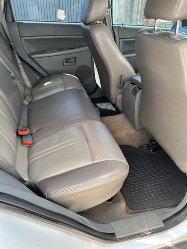 Jeep Grand Cherokee 3.7 Laredo V6 4x2 Mt