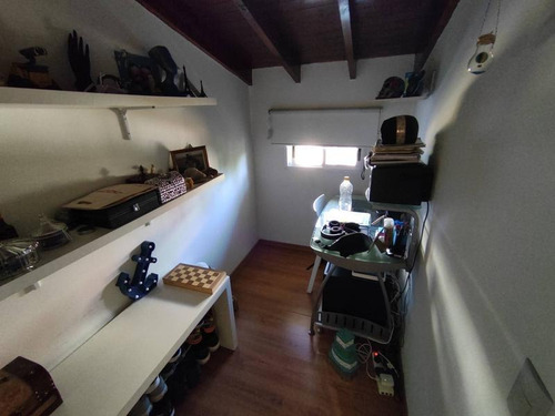 Casa De Cuatro Ambientes, En Venta - Haedo -