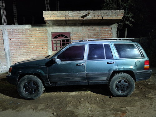 Jeep Grand Cherokee Laredo L6 4x2 At