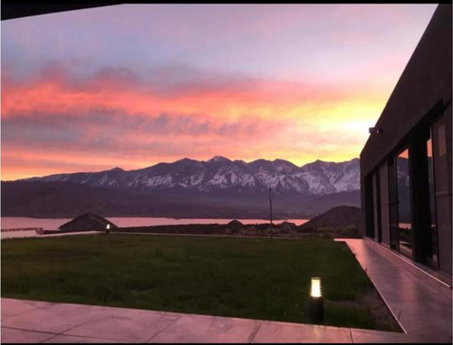 Venta Casa B Privado Frente Al Dique Potrerillos.