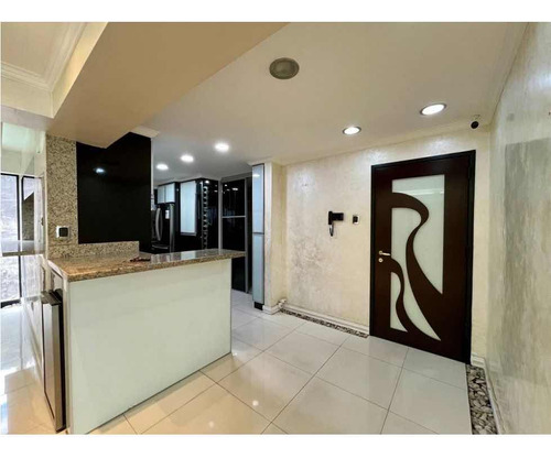 Lujoso. Venta. Apartamento. Caurimare