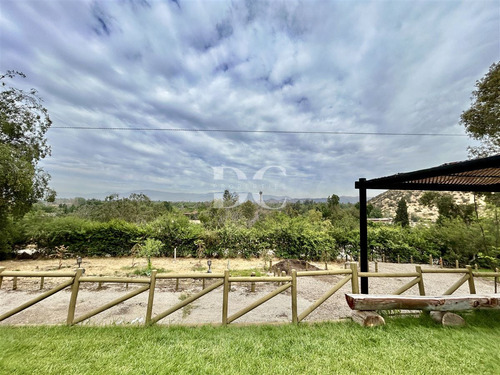 Casa En Venta De 2 Dorm. En Colina