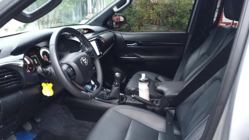Imagen 4 de 6 de Toyota Hilux 2020 2.8 Cd Srx 177cv 4x4