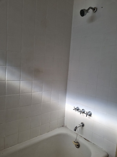 Muy Luminoso Departamento De 2 Ambientes En Pleno Centro De Lanús