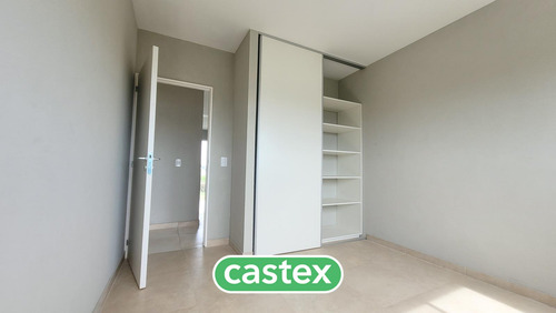 Casa A La Venta Con Salida A Laguna En El Cantón, Escobar