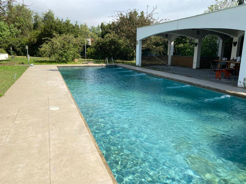 Casa En Venta De 7 Dorm. En Colina