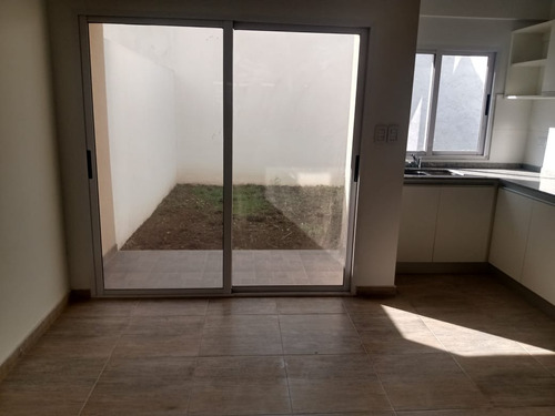 Triplex De 5 Ambientes A Estrenar Ubicado En El Barrio De Florida Oeste