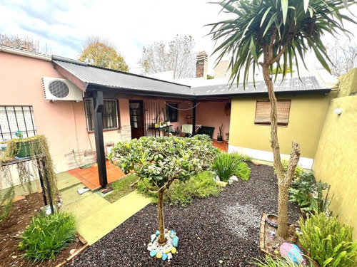 Casa Sobre Calle Dolores (barrio Colón - A Metros De La Laguna)