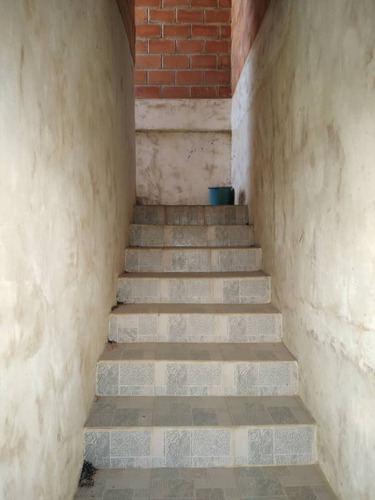 Imagen 2 de 3 de En Venta Galpón A Estrenar En Vía Principal De Paraparal