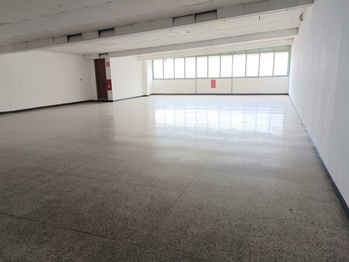 Imagen 3 de 8 de Alquilo Galpón 300m2 El Llanito 7460